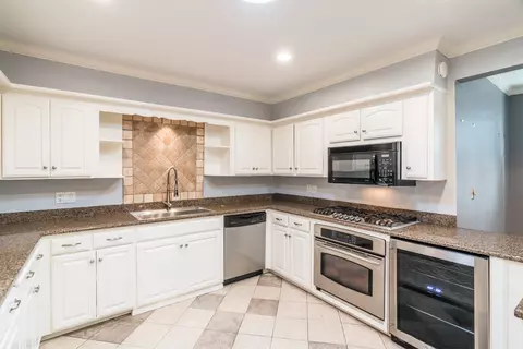 Kitchen - 333 E 29th Pl, Tulsa, OK 74114 photo 3 of 4