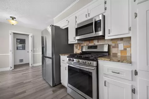 Kitchen - 10125 E 29th St, Tulsa, OK 74129 photo 2 of 3
