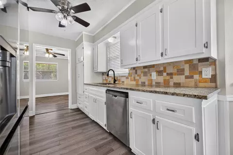 Kitchen - 10125 E 29th St, Tulsa, OK 74129 photo 3 of 3