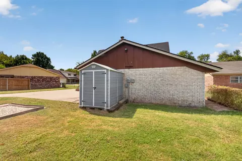 Exterior - 10125 E 29th St, Tulsa, OK 74129 photo 6 of 10