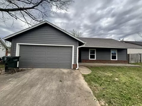 1307 W Doris St, Claremore, OK 74017