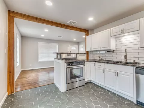 Kitchen - 515 E Greeley St, Broken Arrow, OK 74012 photo 3 of 6