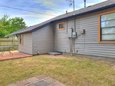 Exterior - 515 E Greeley St, Broken Arrow, OK 74012 photo 5 of 18