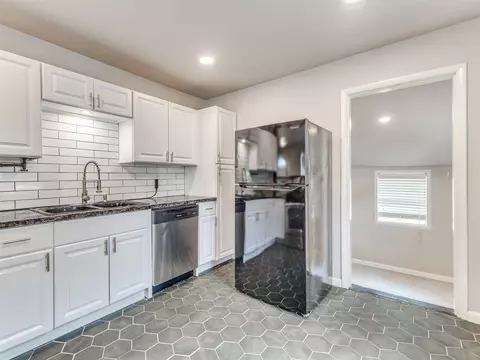 Kitchen - 515 E Greeley St, Broken Arrow, OK 74012 photo 4 of 6