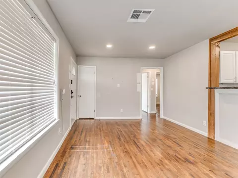Living - 515 E Greeley St, Broken Arrow, OK 74012 photo 3 of 4