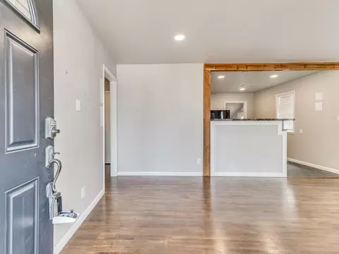 Entry Way - 515 E Greeley St, Broken Arrow, OK 74012 photo 1 of 2