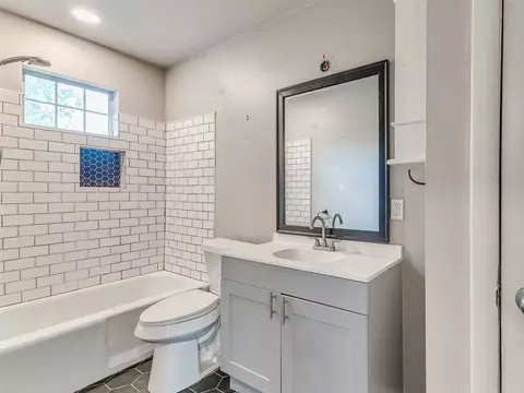 Bath - 515 E Greeley St, Broken Arrow, OK 74012 photo 1 of 2