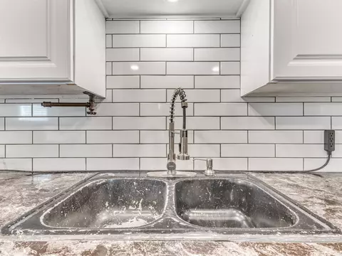 Kitchen - 515 E Greeley St, Broken Arrow, OK 74012 photo 5 of 6
