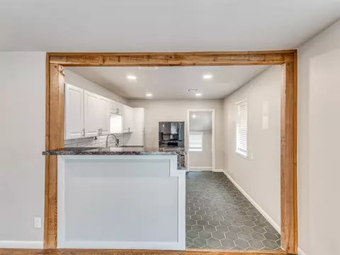 Kitchen - 515 E Greeley St, Broken Arrow, OK 74012 photo 1 of 6