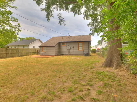Exterior - 515 E Greeley St, Broken Arrow, OK 74012 photo 8 of 18