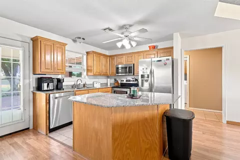 Kitchen - 183 Summit Cir, Durant, OK 74701 photo 2 of 2