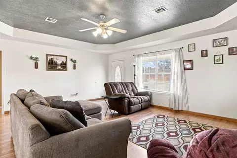 Living - 183 Summit Cir, Durant, OK 74701 photo 2 of 2