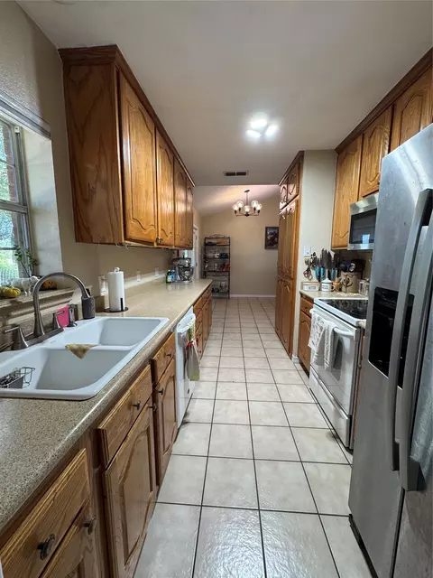 Kitchen - 20126 Old Towne, Thackerville, OK 73459 photo 5 of 5