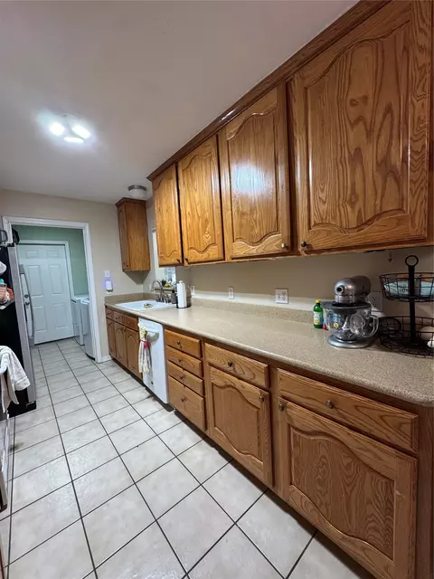 Kitchen - 20126 Old Towne, Thackerville, OK 73459 photo 3 of 5