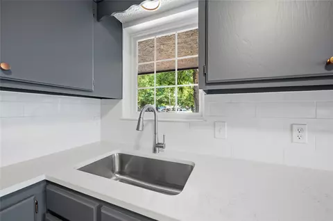Kitchen - 21504 E 33rd St S, Broken Arrow, OK 74014 photo 2 of 3