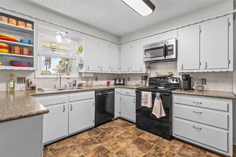 Kitchen - 414410 E 1074 Rd, Checotah, OK 74426 photo 3 of 3