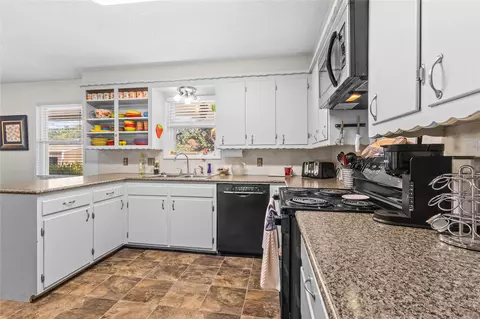 Kitchen - 414410 E 1074 Rd, Checotah, OK 74426 photo 2 of 3