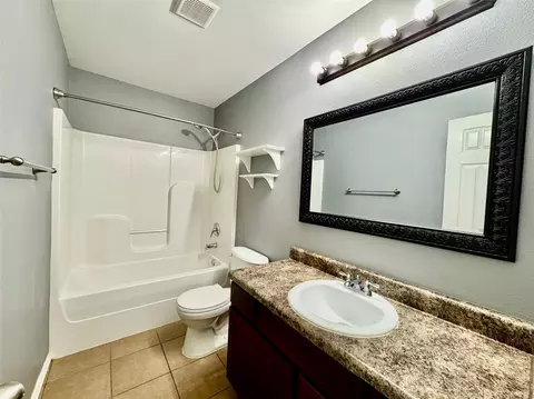 Bath - 3401 E Irvington Pl, Broken Arrow, OK 74014 photo 2 of 4