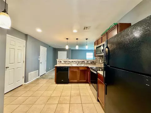 Kitchen - 3401 E Irvington Pl, Broken Arrow, OK 74014 photo 6 of 6