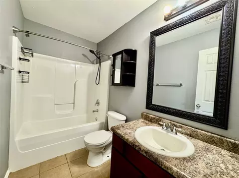 Bath - 3401 E Irvington Pl, Broken Arrow, OK 74014 photo 4 of 4