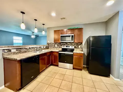 Kitchen - 3401 E Irvington Pl, Broken Arrow, OK 74014 photo 3 of 6
