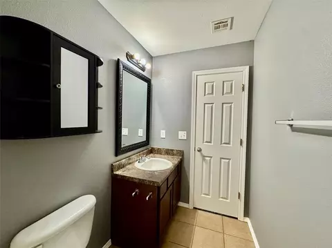Bath - 3401 E Irvington Pl, Broken Arrow, OK 74014 photo 3 of 4