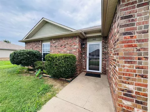 Exterior - 3401 E Irvington Pl, Broken Arrow, OK 74014 photo 3 of 5
