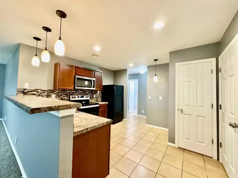 Kitchen - 3401 E Irvington Pl, Broken Arrow, OK 74014 photo 2 of 6