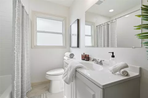 Bath - 4044 E 27th St, Tulsa, OK 74114 photo 1 of 3