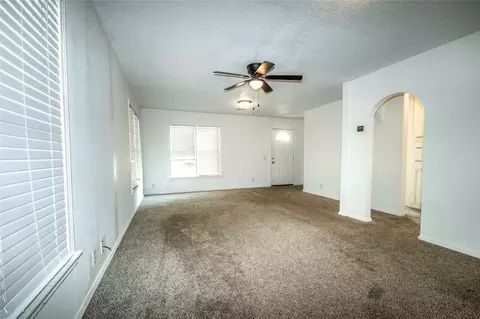Living - 313 W Moses St, Cushing, OK 74023 photo 2 of 3