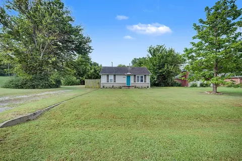 Exterior - 236 E 148th St S, Glenpool, OK 74033 photo 11 of 12