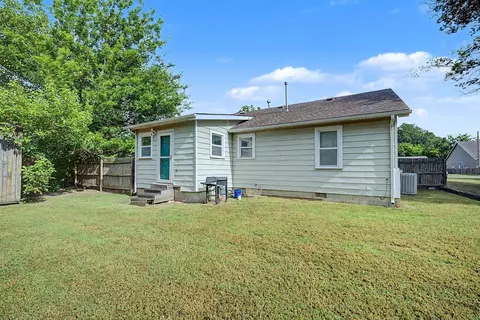 Exterior - 236 E 148th St S, Glenpool, OK 74033 photo 4 of 12