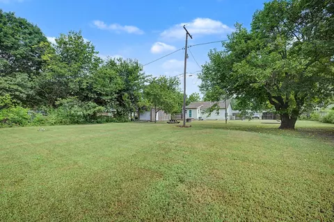 Exterior - 236 E 148th St S, Glenpool, OK 74033 photo 5 of 12