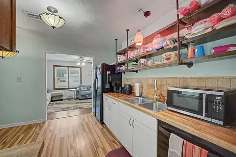 Kitchen - 236 E 148th St S, Glenpool, OK 74033 photo 3 of 5