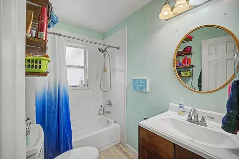 Bath - 236 E 148th St S, Glenpool, OK 74033 photo 3 of 3