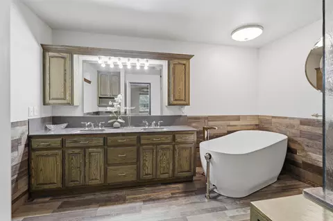 Bath - 4707 E 116th St, Perkins, OK 74059 photo 1 of 9