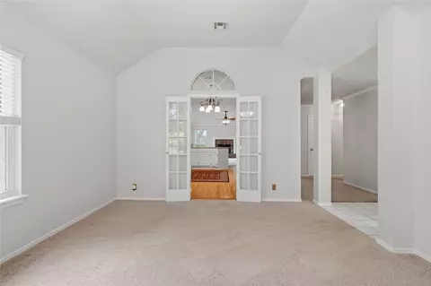 Living - 8910 E 100th Pl, Tulsa, OK 74133 photo 2 of 8
