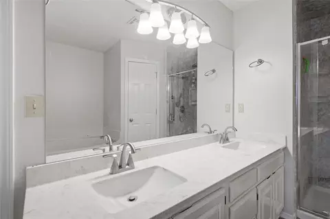 Bath - 8910 E 100th Pl, Tulsa, OK 74133 photo 5 of 6