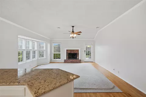 Living - 8910 E 100th Pl, Tulsa, OK 74133 photo 4 of 8