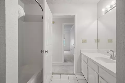 Bath - 8910 E 100th Pl, Tulsa, OK 74133 photo 2 of 6