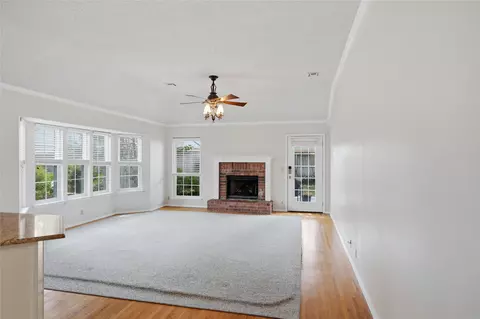 Living - 8910 E 100th Pl, Tulsa, OK 74133 photo 5 of 8