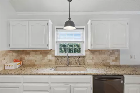Kitchen - 8910 E 100th Pl, Tulsa, OK 74133 photo 1 of 3