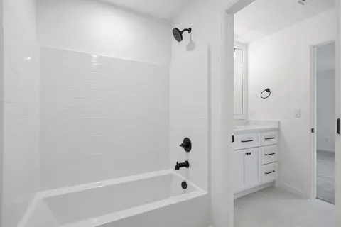Bath - 16805 E 43rd St, Tulsa, OK 74134 photo 10 of 12