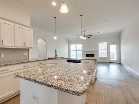 Kitchen - 7315 E Oak Ridge St, Broken Arrow, OK 74014 photo 2 of 11