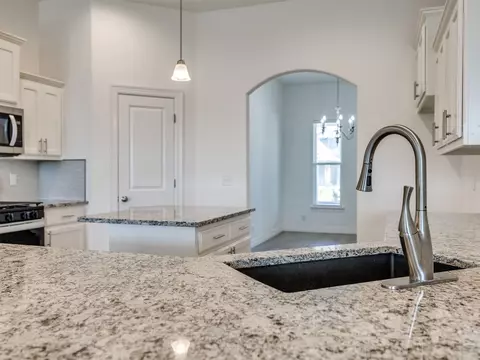Kitchen - 7315 E Oak Ridge St, Broken Arrow, OK 74014 photo 8 of 11