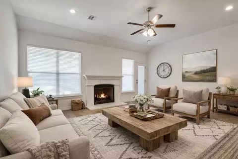Living - 7315 E Oak Ridge St, Broken Arrow, OK 74014 photo 2 of 7