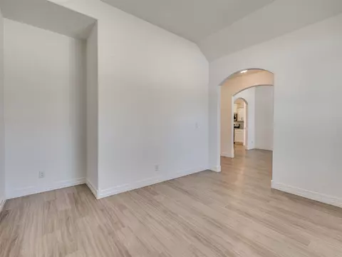 Living - 7315 E Oak Ridge St, Broken Arrow, OK 74014 photo 3 of 7