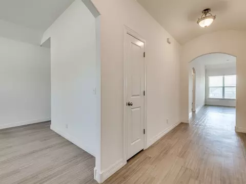 Entry Way - 7315 E Oak Ridge St, Broken Arrow, OK 74014 photo 4 of 5