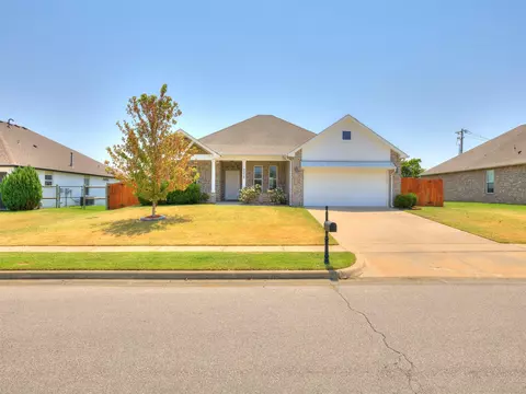 Exterior - 7315 E Oak Ridge St, Broken Arrow, OK 74014 photo 2 of 7