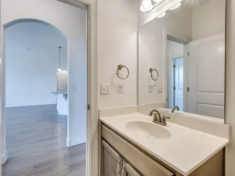 Bath - 7315 E Oak Ridge St, Broken Arrow, OK 74014 photo 3 of 11